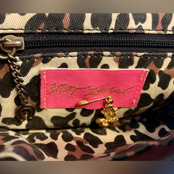 Betray Johnson Clutch with chain - Picture 3 of 4